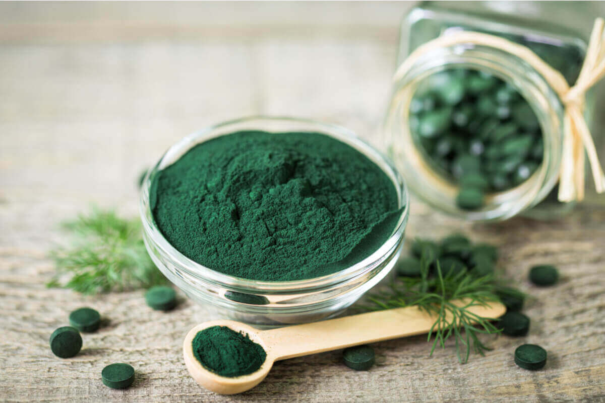 Spirulina in poeder en tabletvorm