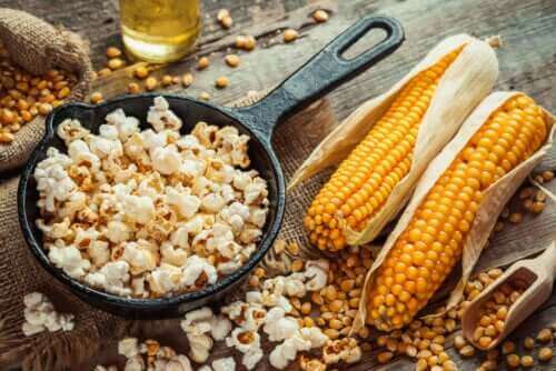 Hoe lekkere en gezonde popcorn te bereiden