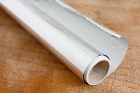 Een rol aluminiumfolie
