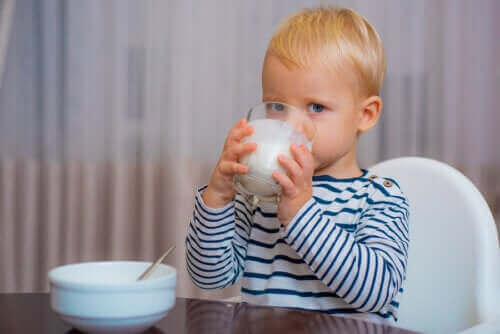 De juiste melk voor baby’s na hun eerste jaar