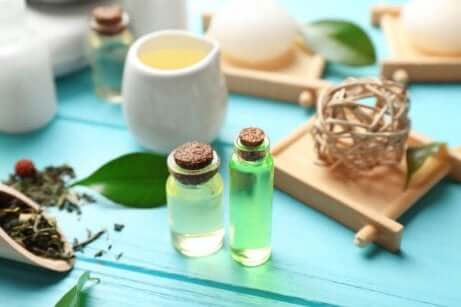 Etherische olie in kleine flesjes
