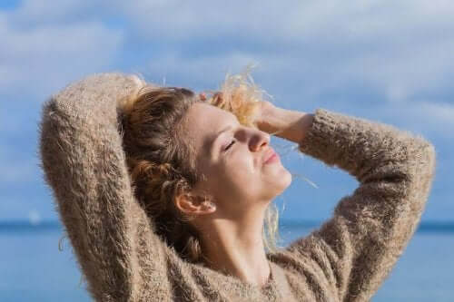 5 natuurlijke remedies om je haar tegen de zon te beschermen