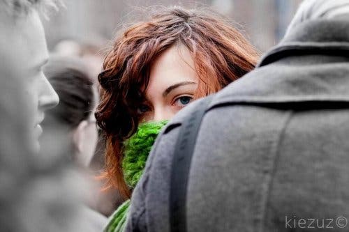 Een vrouw met sociale angst