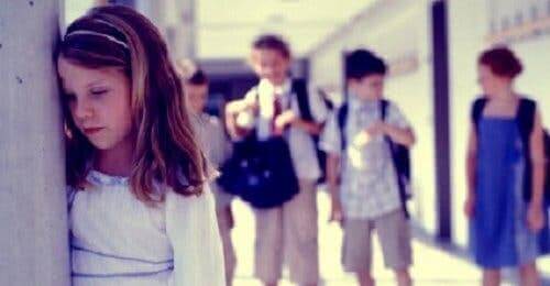 Meisje is bang op school
