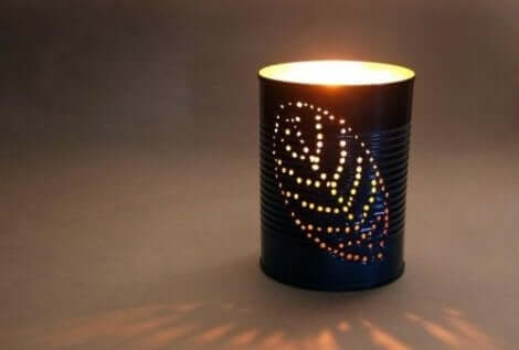 Decoratieve lantaarns van oude blikken