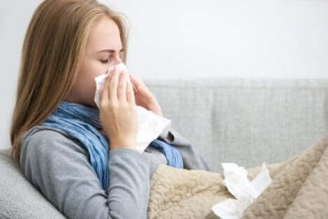 Een vrouw met griep