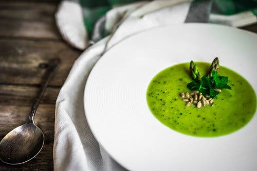 Bord met gazpacho