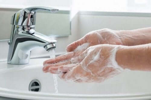 Handen wassen om bacteriële vaginose te voorkomen