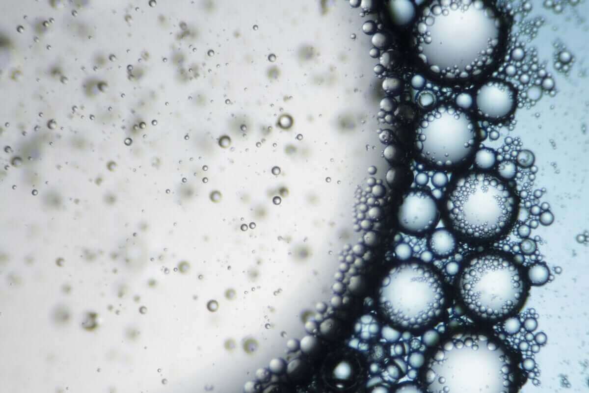 Micellaire water met vuil