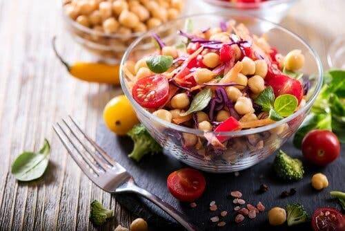 Salade met kikkererwten