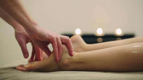 Een erotische massage van de voeten