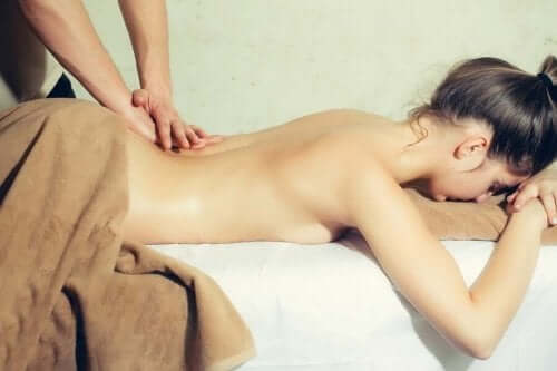 Manieren om je partner een erotische massage te geven