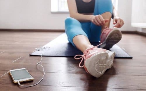 Vrouw gaat sporten