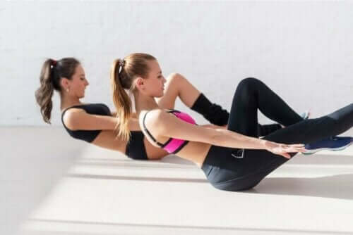 Hoe doe je de buik press