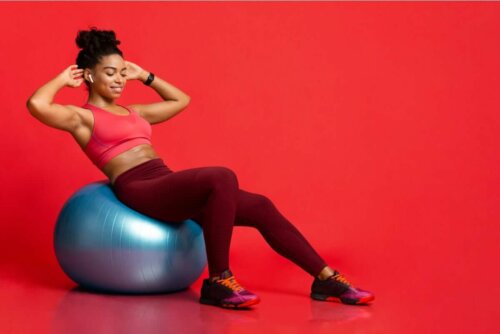 Oefeningen met een yogaball is ook goed voor je wervelkolom