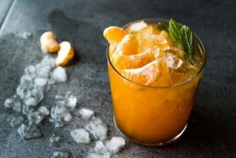 Citrussmoothie met kurkuma en mandarijn