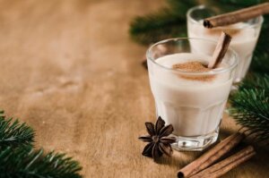 Hoe bereid je een heerlijke zelfgemaakte eggnog?