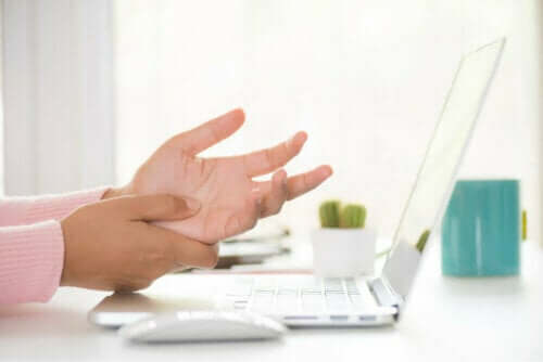 Hand kan niet op laptop typen
