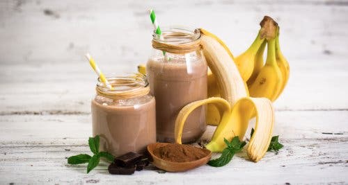 Smoothie met banaan en haver en cacao