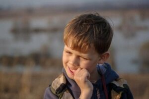 Tips om te voorkomen dat kinderen op hun nagels bijten