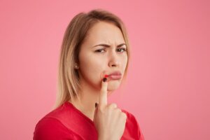 5 manieren om snel koortsblaasjes te verlichten