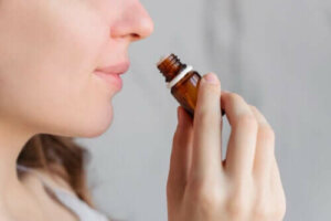 Aromatherapie voor het verlichten van menstruatiepijn