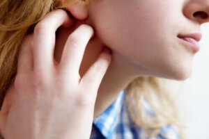 Een jeukende huid of pruritus: symptomen, oorzaken en aanbevelingen