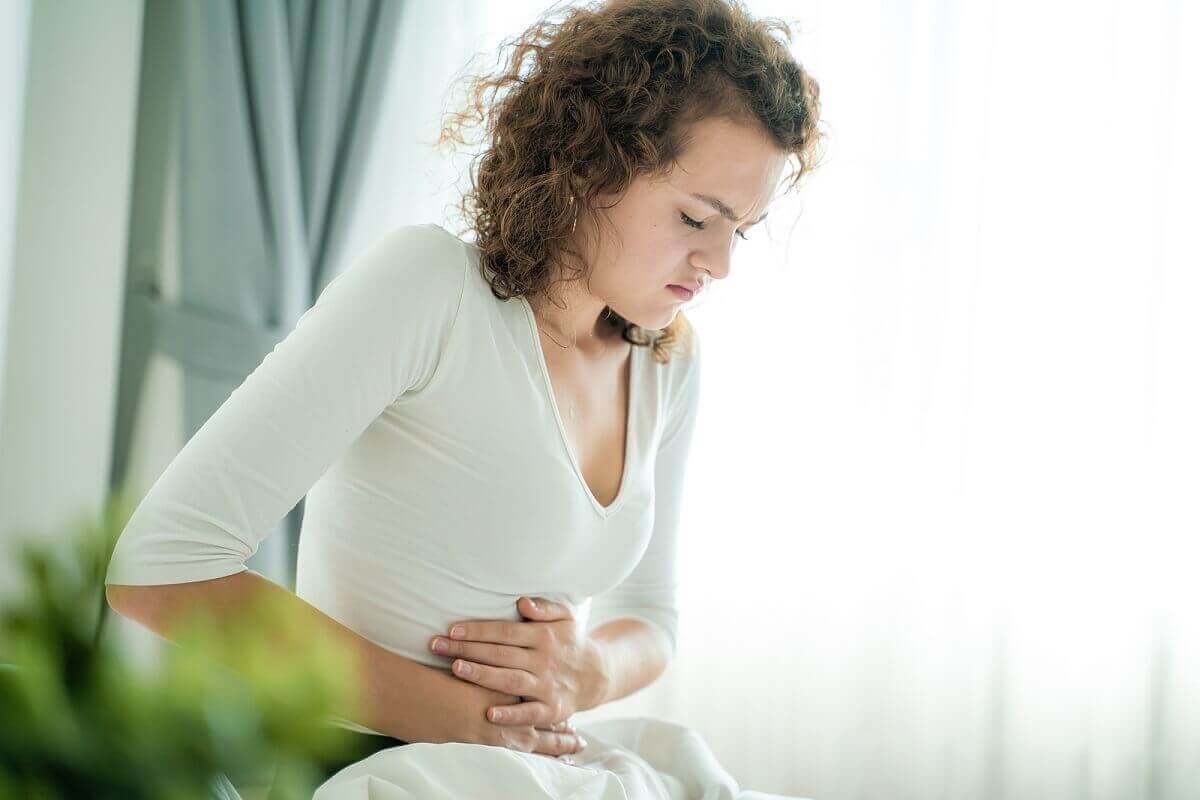 Vrouw met menstruatiepijn