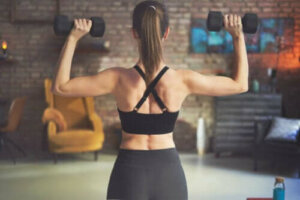Beste oefeningen voor je rug met dumbbells