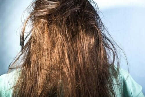 De beste tips om vet haar te wassen