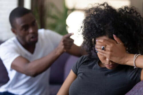 Wat te doen als je partner je verbaal mishandelt?