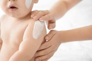 5 soorten gewone huiduitslag bij een pasgeboren baby