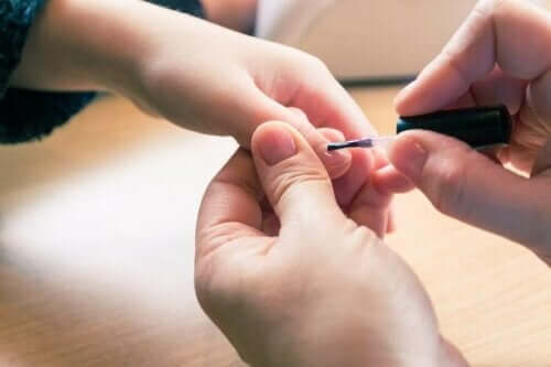 6 remedies om dikke gele nagels te behandelen