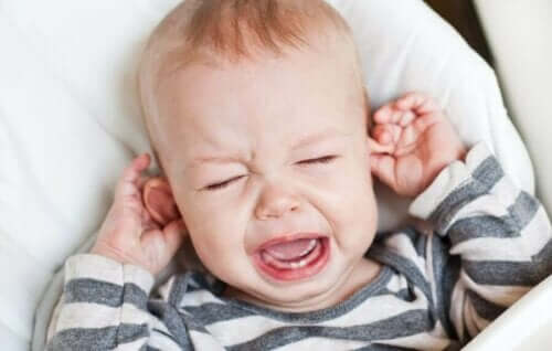 Tips voor het verlichten van een oorontsteking bij kinderen
