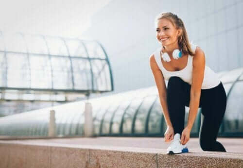 Vrouw gaat sporten