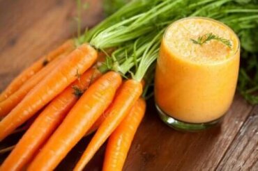 Het recept voor een zelfgemaakte wortelsmoothie