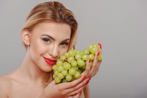 Hoe gebruik je druiven om je huid te verjongen