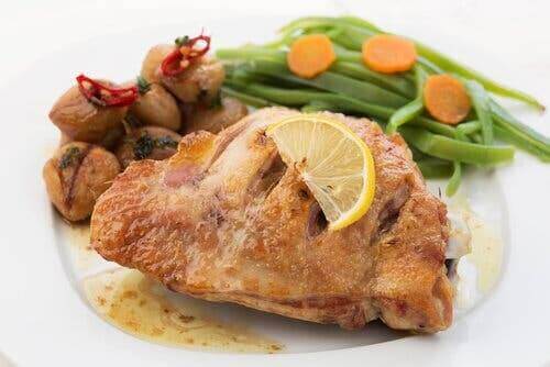 Kip met citrusvruchten