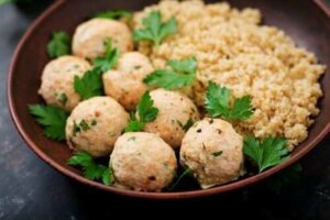 Hoe gehaktballen van quinoa en kikkererwten te maken