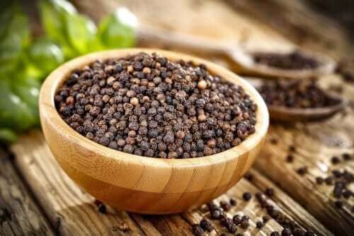 Schaaltje met zwarte peper