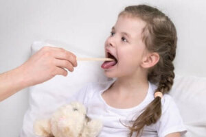 Laryngitis bij kinderen: symptomen en behandeling