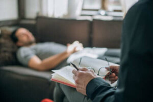 Wat is psychoanalyse precies? Hoe werkt het?