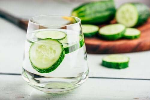 Komkommerwater is een natuurlijk diureticum