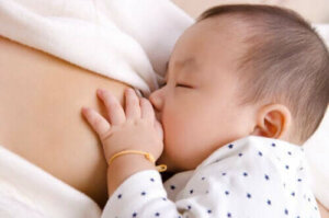 Borstvoeding en het immuunsysteem van de pasgeborene
