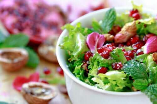 Snel recept voor salade van andijvie en granaatappel