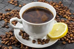 Koffie en citroen: een goede combinatie?