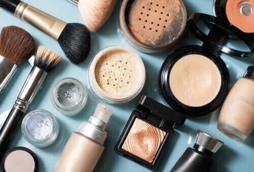 Dermatitis perioralis kan veroorzaakt worden door ingrediënten van make-up