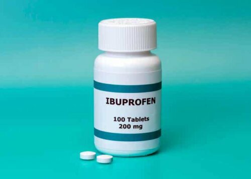 Een ibuprofenfles