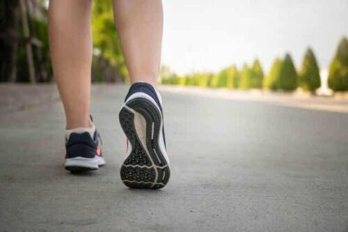 Een sporter die loopt