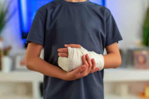 Hand in het verband